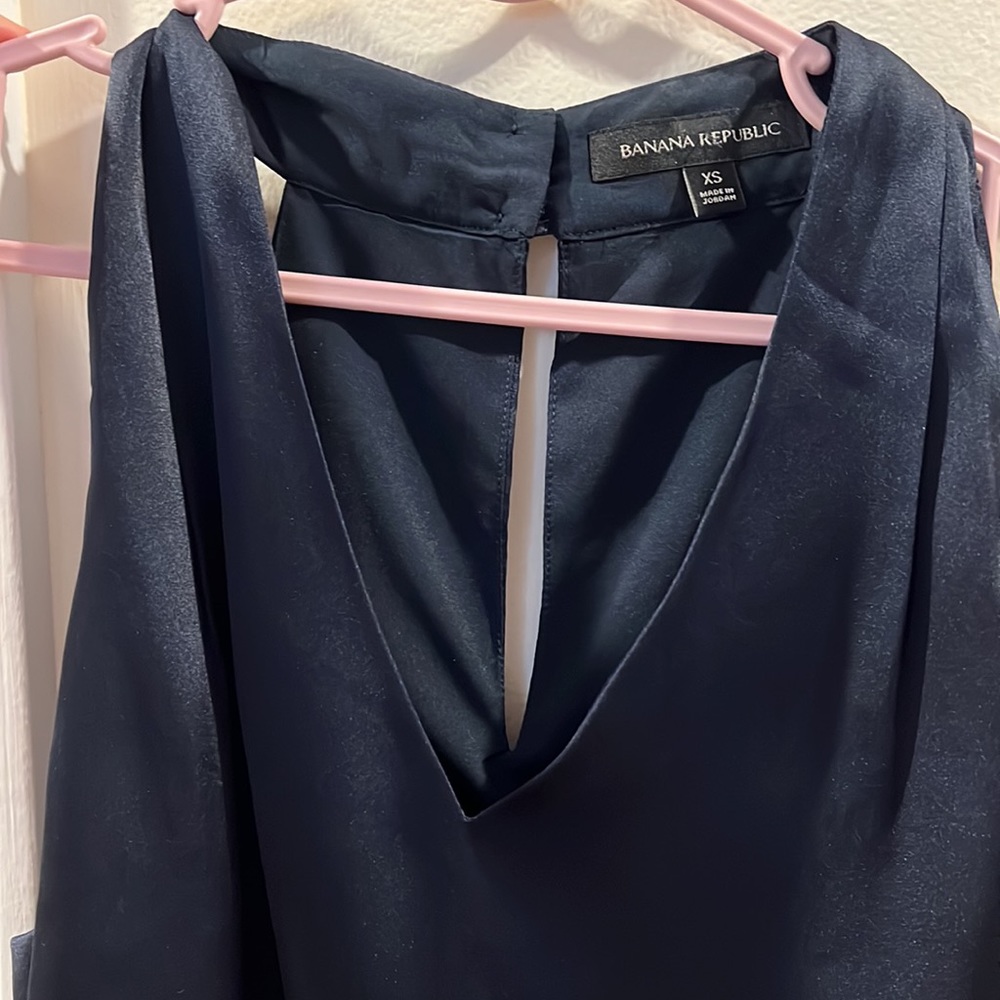 Banana republic black silky sleeveless cute top size xs